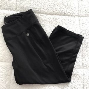 Black Capri workout leggings